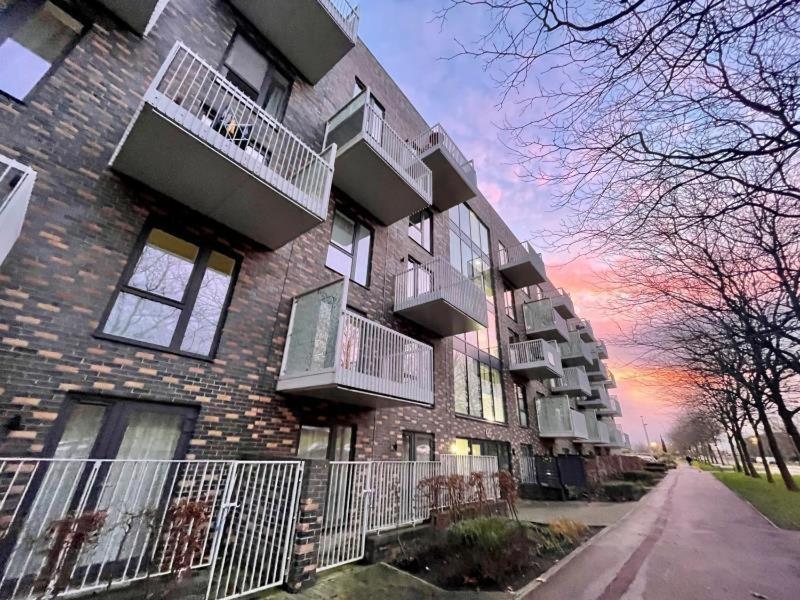 Classy Campbell Park Apartment, Balcony & Free Parking Milton Keynes Bagian luar foto
