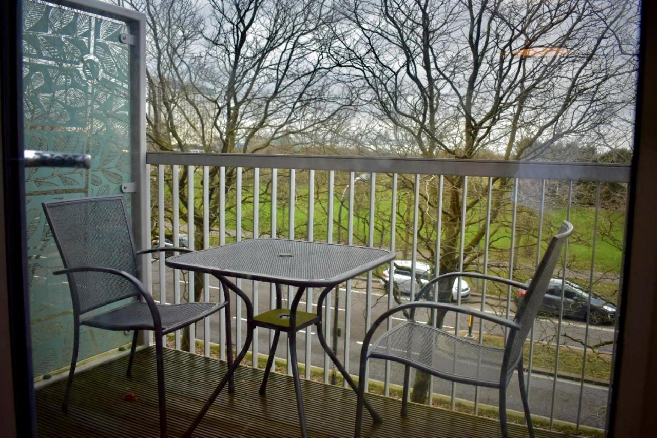Classy Campbell Park Apartment, Balcony & Free Parking Milton Keynes Bagian luar foto